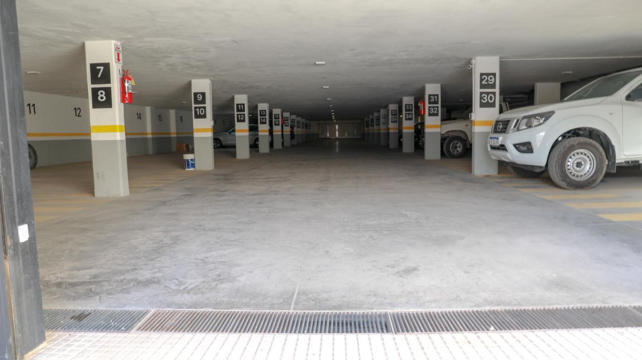 France - Un Con Gim, Piscina Y Estacionamiento Apartment